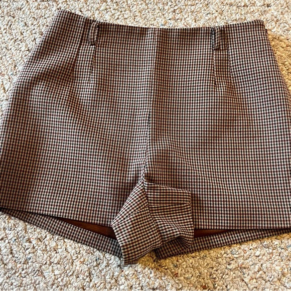 ASTR the label Women Gisselle Crewneck Vest and tailored short set medium plaid - Picture 12 of 13